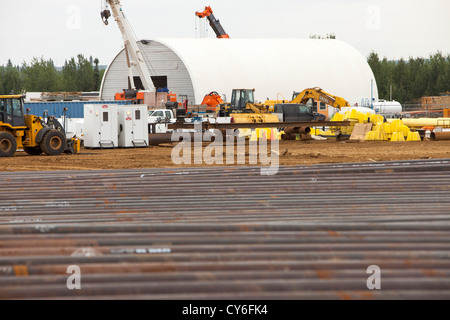 Costruzioni di Pipeline lavorare a nord di Fort McMurray nel cuore del canadese tar sands. Foto Stock