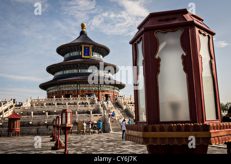 Vista della sala di preghiera per i buoni raccolti noto come il Tempio del Cielo durante l'estate a Pechino, Cina Foto Stock