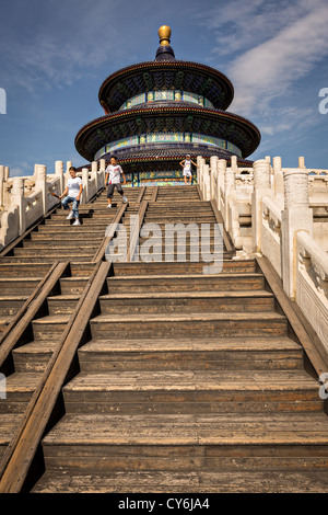 Vista della sala di preghiera per i buoni raccolti noto come il Tempio del Cielo durante l'estate a Pechino, Cina Foto Stock