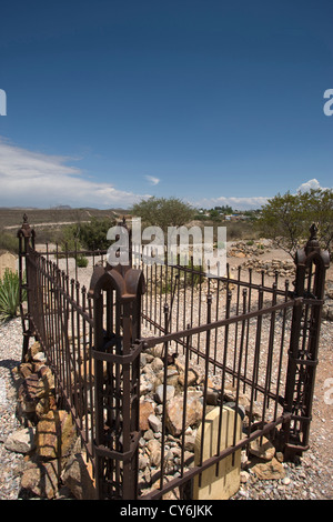 Ghisa recintata GRAVE Boot Hill Cimitero lapide COCHISE COUNTY ARIZONA USA Foto Stock