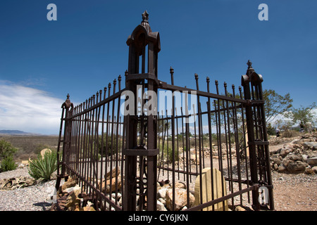 Ghisa recintata GRAVE Boot Hill Cimitero lapide COCHISE COUNTY ARIZONA USA Foto Stock