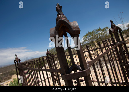 Ghisa recintata GRAVE Boot Hill Cimitero lapide COCHISE COUNTY ARIZONA USA Foto Stock