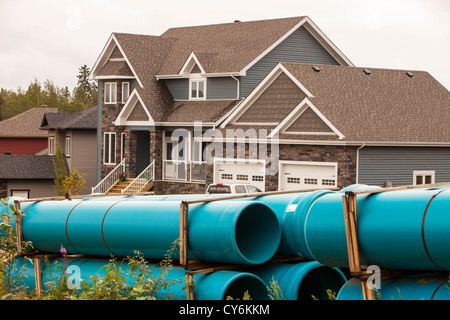 Costruzioni di Pipeline opera in Fort McMurray nel cuore del canadese tar sands. Il tar sands è il più grande progetto industriale e la più nociva per l'ambiente. I gasdotti portano il bitume grezzo raffinato da tar sands. La maggior parte delle condutture vengono azionati da Enron. Essi hanno una non invidiabile reputazione quando si tratta di sicurezza. La loro perdita di oleodotti in media almeno una volta alla settimana. Ci sono diverse proposte di nuovi percorsi di pipeline per ottenere l'olio al mercato negli Stati Uniti, ma le proteste di soddisfare Enron, ovunque essi si propongono di stabilire un nuovo gasdotto. Foto Stock