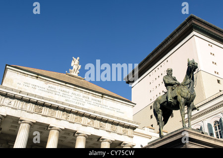 Statua di Giuseppe Garibaldi per l'Italia una delle 'padri della patria' in piazza Raffaele Piazza de Ferrari - Genova, Italia Foto Stock