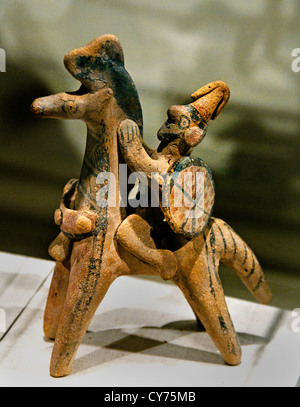 La terracotta cavallo e cavaliere Inizio Cypro arcaica II ca. 600 A.C. Cypriot 19.1 cm cipriote greca di Cipro Grecia Foto Stock