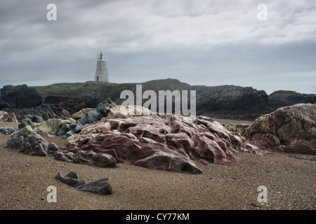 Faro di navigazione sulla isola di Llanddwyn Anglesey Foto Stock