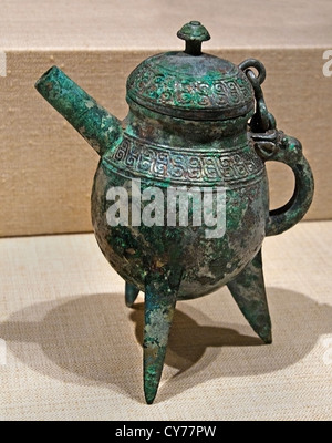 Insuffla winer rituale egli Vaso con coperchio attaccato dinastia Shang xi secolo A.C. Il bronzo 23cm cinese Cina Foto Stock