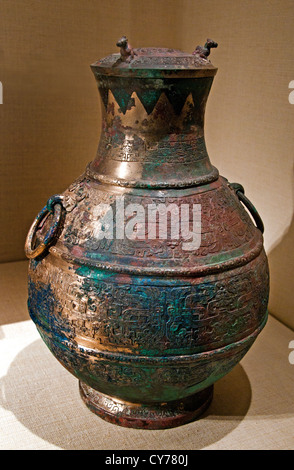 Rituale contenitore vino Hu Zhou orientali dynasty in primavera e in autunno del V secolo B.C: Bronzo intarsiato con rame 39 cm cinese Cina Foto Stock