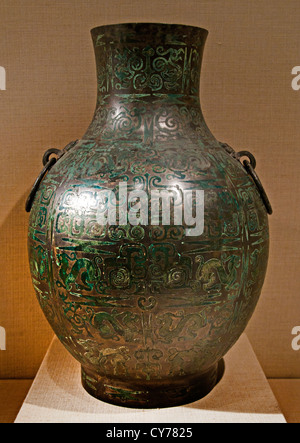 Rituale contenitore vino Hu Est della dinastia Zhou del V secolo A.C. Bronzo intarsiato con rame 44,5 cm cinese Cina Foto Stock