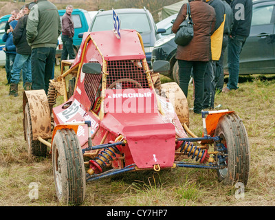 Red buggy-cart in racing car camping. Foto Stock