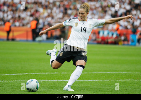 Kim Kulig della Germania in azione durante la partita di apertura della FIFA Coppa del Mondo Donne torneo di calcio contro il Canada. Foto Stock