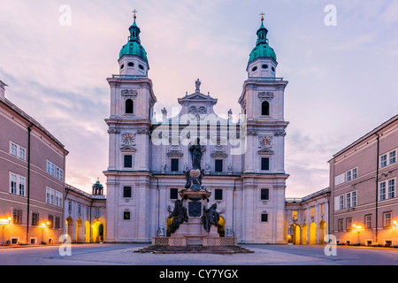 Il Duomo di Salisburgo in Austria a sunrise Foto Stock