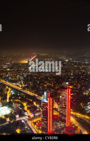 Vista dalla Torre di zaffiro di notte su Istanbul con spazio di copia Foto Stock