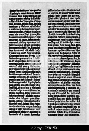 Una pagina da Gutenberg di 42-Line la Bibbia, originariamente stampato in 1455 Foto Stock