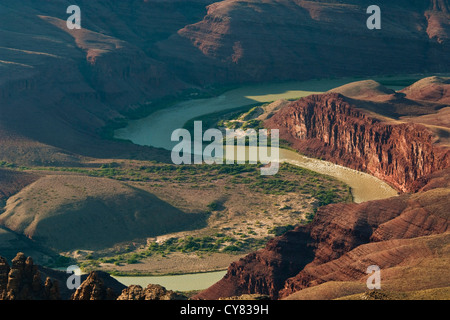 Il fiume Colorado come visto da Lipan Point, South Rim, il Parco Nazionale del Grand Canyon, Arizona Foto Stock