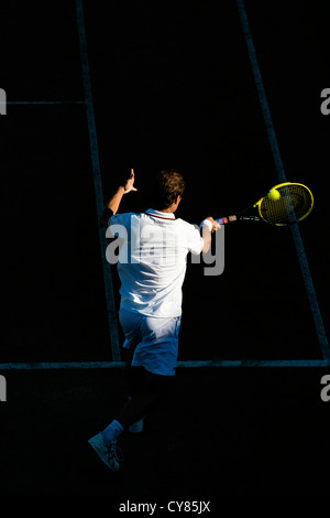 Richard Gasquet in azione giocando lo strinare mano mano anteriore shot. Foto Stock