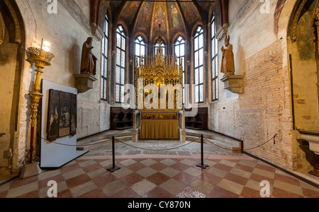 Polittico del Corpo di Cristo di Antonio Vivarini e Giovanni d'Alemagna nella Cappella di San Torasio, Chiesa di San Zaccaria Foto Stock