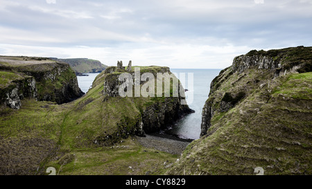 Dunseverick rovine del castello della contea di Antrim, Irlanda del Nord Foto Stock