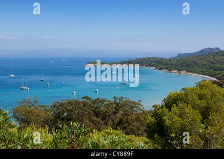 Vista dell isola di Porquerolles bay da ' Fort Sainte Agathe ' in Francia Foto Stock