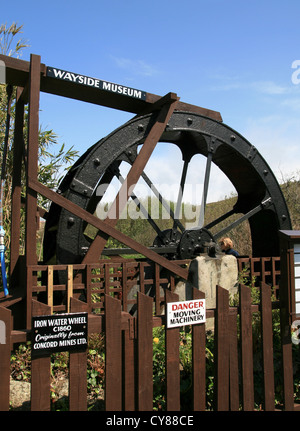 Waterwheel in ferro del 1860 Museo Edicola Zennor Cornwall Inghilterra REGNO UNITO Foto Stock