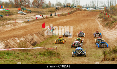 Piccolo buggy gara di prova. Kart su start. Foto Stock