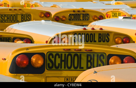 Gli autobus scolastici in un Parcheggio Foto Stock