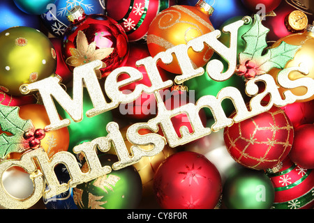 Colorate palle di Natale e Buon Natale. Foto Stock