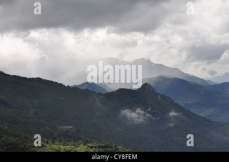 Ponmudi colline, i Ghati Occidentali, Kerala Foto Stock