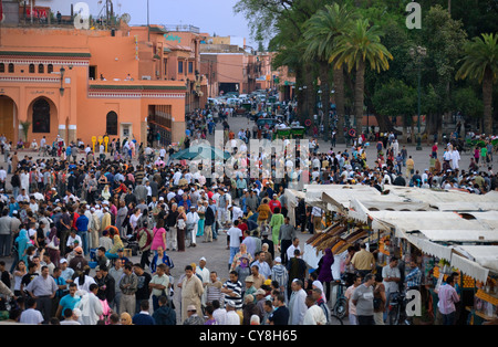 Street view nella vecchia medina, Marrakech, Marocco Foto Stock