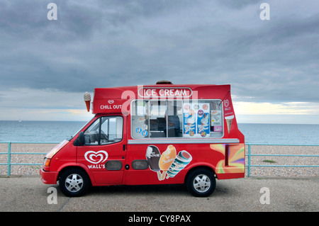 Un gelato van sul lungomare di Brighton, East Sussex. Foto Stock