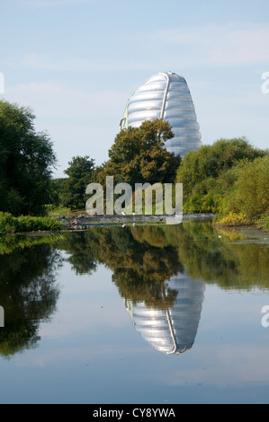 Il Centro Spaziale Nazionale si riflette nel canal, LEICESTERSHIRE REGNO UNITO Inghilterra Foto Stock