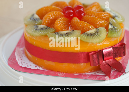 Frutta Mista con marmellata di arancio dolce e nastro rosa Foto Stock