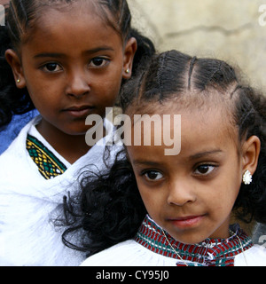 Bambine di Asmara con la tradizionale acconciatura, Eritrea Foto Stock