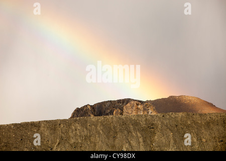 Morena laterale che mostra il tasso di ritiro del Ghiacciaio Athabasca. Essa sta svanendo in modo estremamente rapido Foto Stock