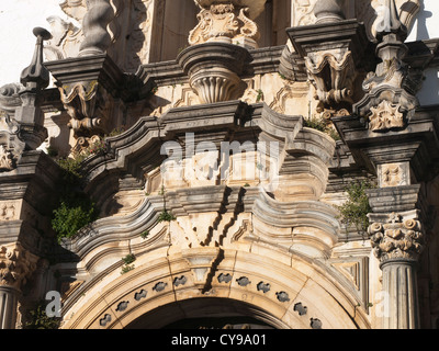 Dettagli della chiesa barocca facciata nella città di Priego de Cordoba Andalusia spagna (Virgen de la Aurora ) Foto Stock