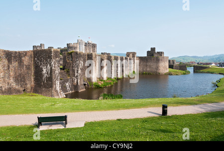 Il Galles, Castello di Caerphilly, iniziò la costruzione del 1268, Fossato Foto Stock