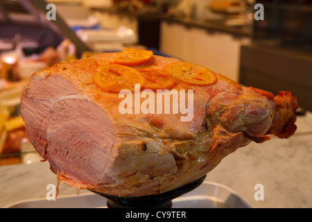 Un prosciutto con uno smalto di colore arancione Foto Stock