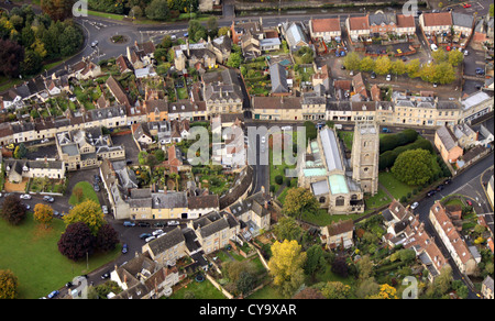 Vista aerea di Calne nel Wiltshire, con Santa Maria Vergine chiesa parrocchiale Foto Stock