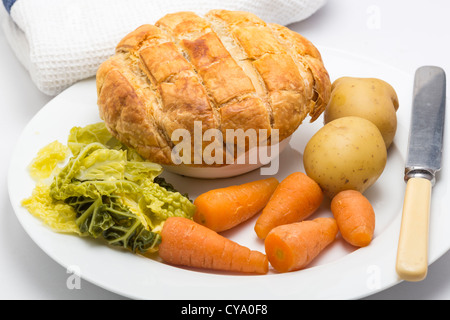 Bistecca e Ale Torta di carote, cavolo e patate Foto Stock