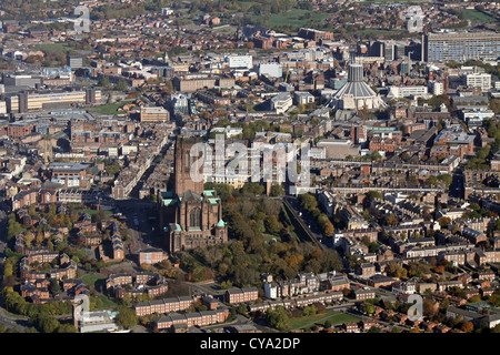 Vista aerea di Liverpool due cattedrali, i cattolici e anglicani Cattedrale Metropolitana di Cristo Re Foto Stock