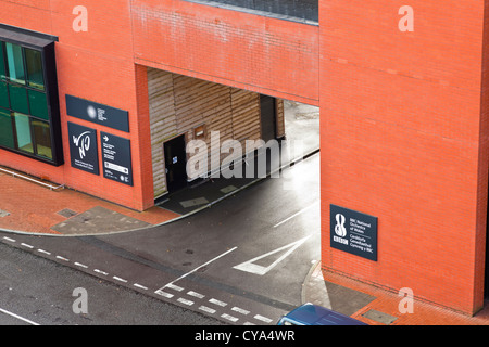 Ingresso posteriore 'stage" porta al Millennium Centre, casa della BBC Orchestra nazionale del Galles, la Baia di Cardiff Wales UK. Foto Stock