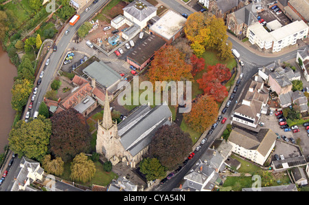 Vista aerea del Monmouth centro città tra cui Santa Maria al priorato di Chiesa, Wales, Regno Unito Foto Stock