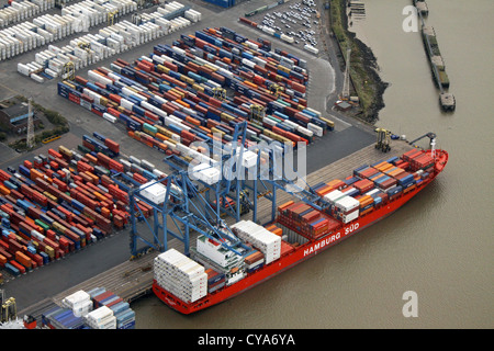 Vista aerea di una nave portacontainer la Hamburg Sud a Tilbury Docks, Essex, Regno Unito Foto Stock