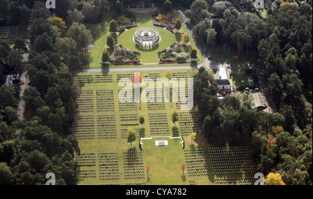 Vista aerea della Brookwood cimitero militare nei pressi di Pirbright nel Surrey Foto Stock