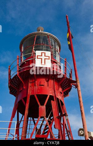 Lightship 2000 Welsh: Goleulong 2000 è una vecchia restaurata Lightvessel rosso con un cafe e la cappella a bordo situato nella Baia di Cardiff Foto Stock