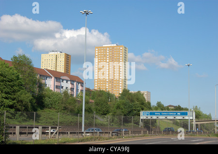 Elevato aumento appartamenti accanto all'autostrada a Glasgow, Scozia Foto Stock