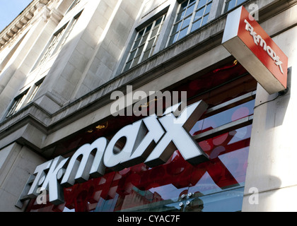 Ramo di T K Maxx negozio di moda, Londra Foto Stock