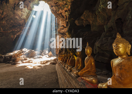 Raggi del sole in grotta Foto Stock