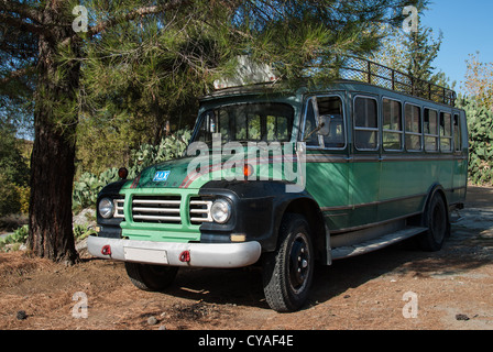 Il vecchio bus, ancora in perfette condizioni, in Cipro Foto Stock