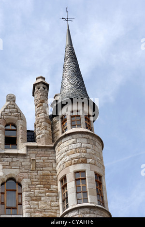 La torretta sulla Casa de Botines progettato da Antoni Gaudi. Leon. Foto Stock